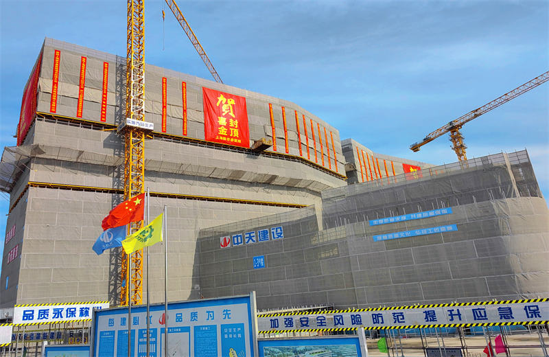 2024年10月30日，J9九游三建上海新华泰医院项目主体封顶。